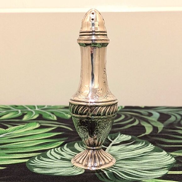 3/$30 Elegant Antique Viking 1034 Genuine Silver Plated Salt and Pepper Shaker - Picture 6 of 13